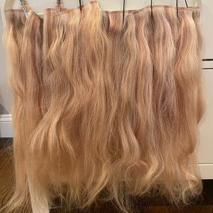 Bellami hair extension in excellent condition! Worn once - 20 inches long